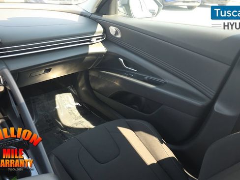 Used 2025 Hyundai Elantra SEL FWD image 29