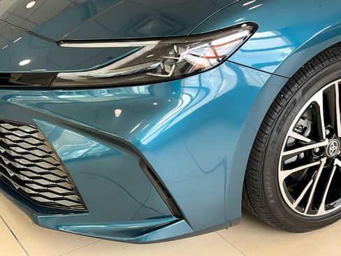 Used 2025 Toyota Camry XLE FWD image 8