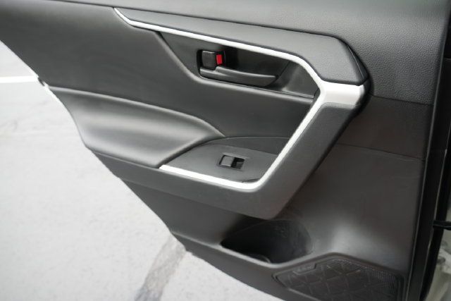 Used 2021 Toyota RAV4 LE FWD image 19