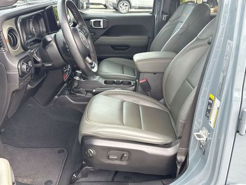 Used 2024 Jeep Gladiator Mojave w/ Technology Group image 21