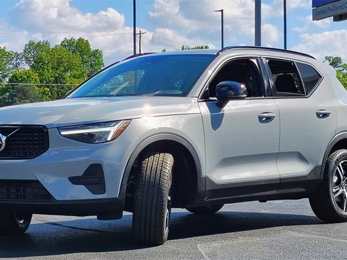 New 2026 Volvo XC40 B5 Core w/ Climate Package image 4