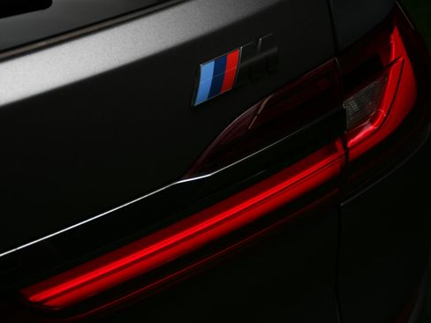 Used 2022 BMW X7 M50i w/ Executive Package image 13