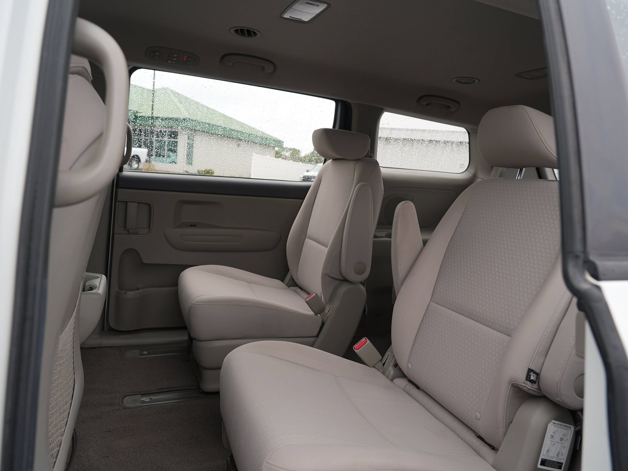 Used 2018 Kia Sedona L FWD image 18