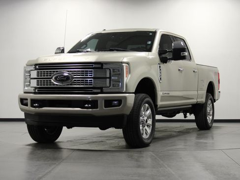 Used 2017 Ford F250 Platinum w/ Platinum Ultimate Package AWD/4WD image 8