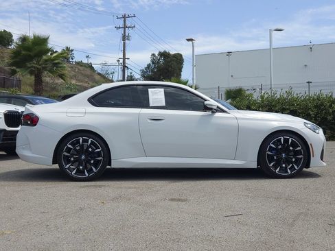 Used 2025 BMW 230i Coupe w/ M Sport Package RWD image 4