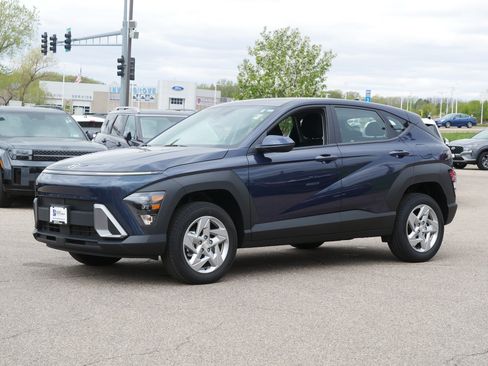 Certified 2025 Hyundai Kona SE AWD/4WD image 2