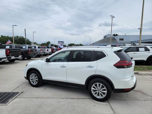 Used 2020 Nissan Rogue SV FWD image 3