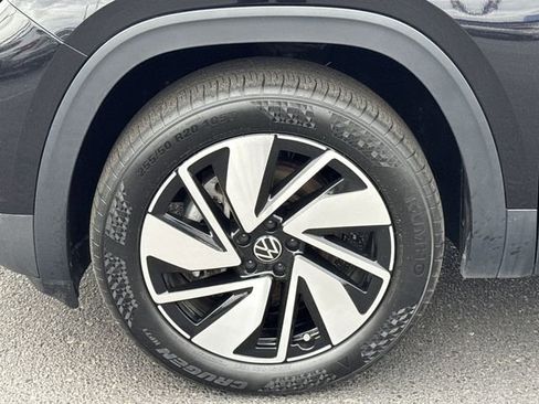 Used 2025 Volkswagen Atlas SE image 22