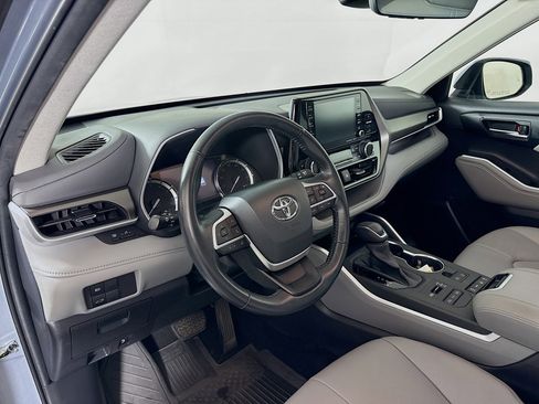 Certified 2022 Toyota Highlander XLE image 9