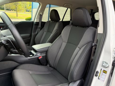 Used 2022 Subaru Outback Premium image 12