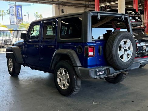 Used 2018 Jeep Wrangler Unlimited Sport S image 4