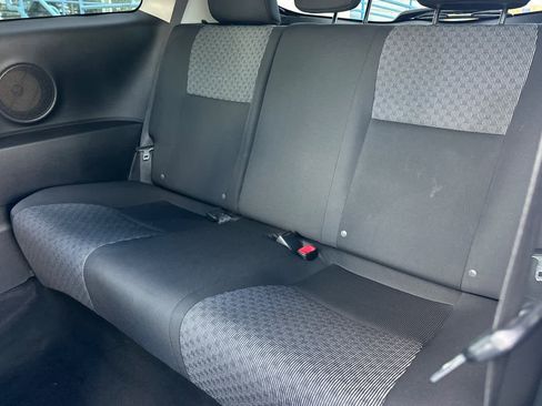 Used 2015 Toyota Yaris L image 4