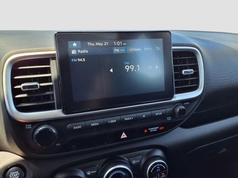 Used 2025 Hyundai Venue SEL FWD image 21