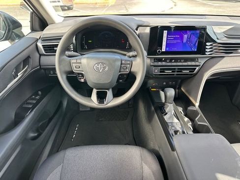Used 2025 Toyota Camry LE image 10