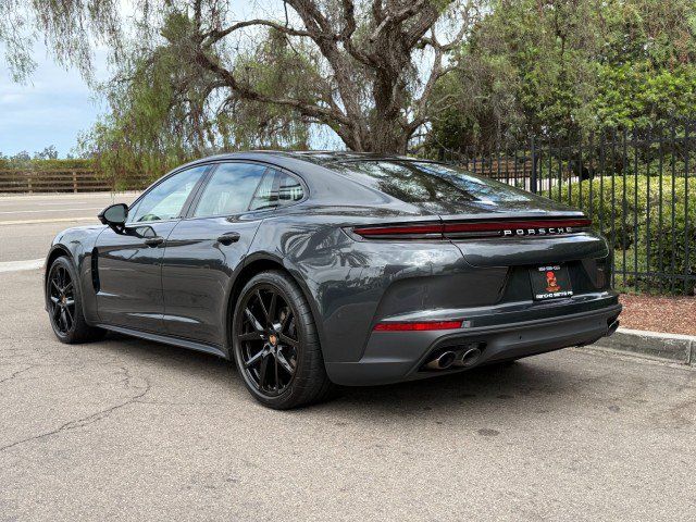 Used 2025 Porsche Panamera image 3