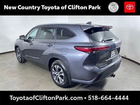 Used 2023 Toyota Highlander XLE AWD/4WD image 5