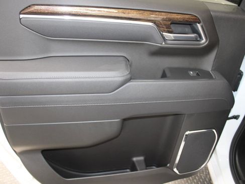 New 2025 GMC Sierra 1500 Elevation image 30