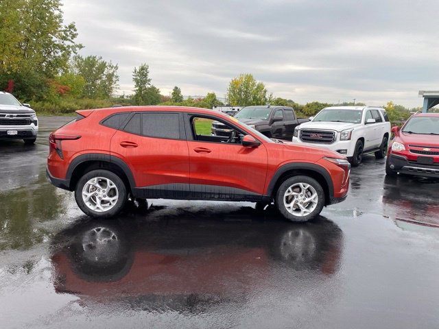 Used 2024 Chevrolet Trax LS w/ LS Convenience Package FWD image 23