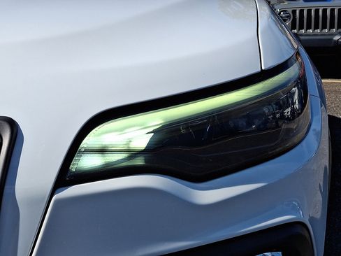 Used 2022 Jeep Cherokee Trailhawk w/ Premium Leather Package image 9