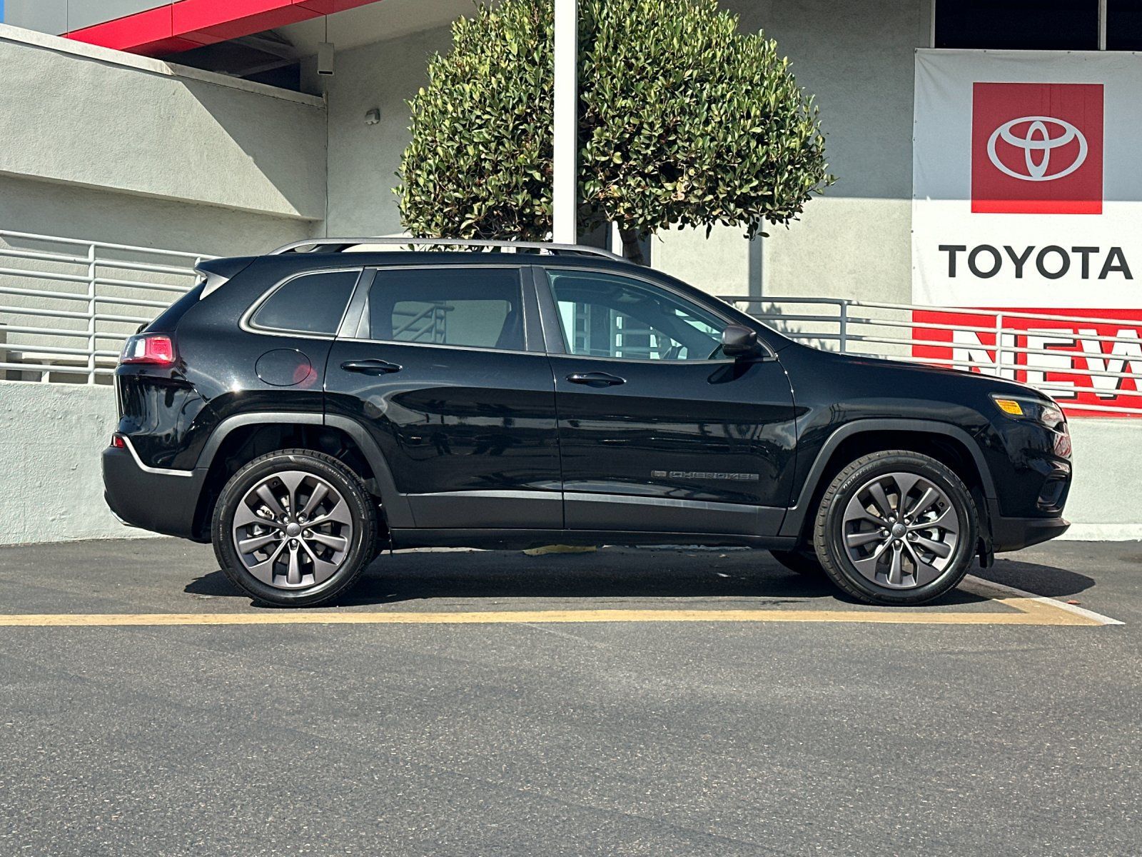 Used 2021 Jeep Cherokee Latitude Lux 80th Anniv w/ Quick Order Package 26U 80TH AWD/4WD image 6