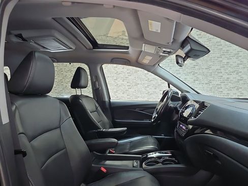 Used 2021 Honda Pilot Touring image 9