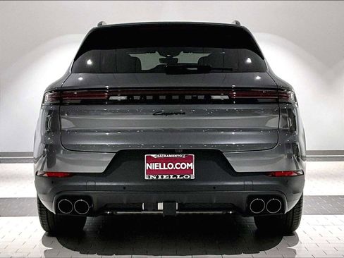 Used 2025 Porsche Cayenne E-Hybrid image 9