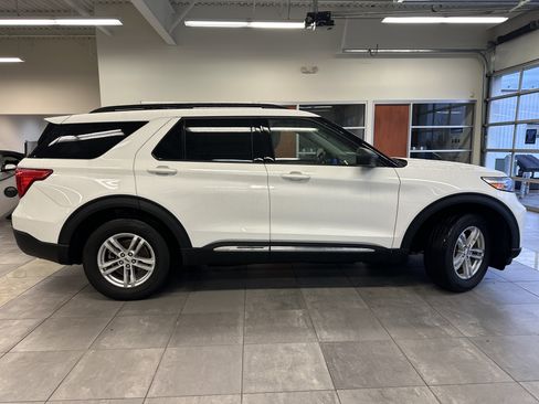 Used 2023 Ford Explorer XLT w/ Equipment Group 202A image 10