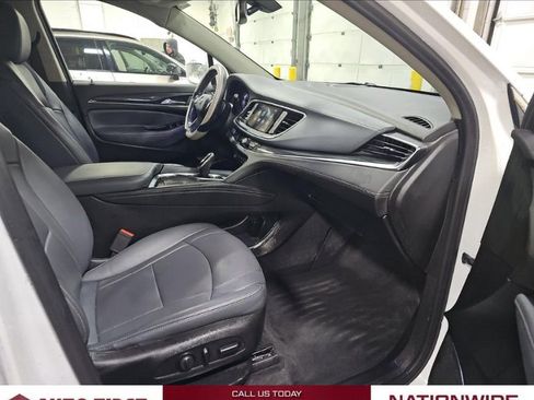 Used 2019 Buick Enclave Essence image 9