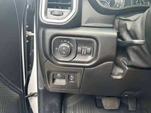 Used 2019 RAM 1500 Big Horn AWD/4WD image 18