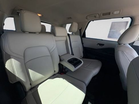 Used 2025 Nissan Pathfinder SL w/ Black Appearance Package FWD image 30