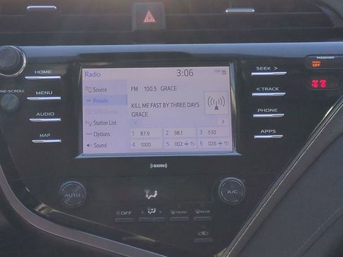 Certified 2020 Toyota Camry SE image 17