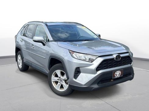 Used 2021 Toyota RAV4 XLE AWD/4WD image 4