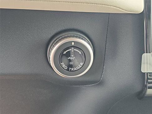 New 2026 Lincoln Navigator Premiere AWD/4WD image 21