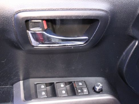 Used 2016 Toyota Tacoma Limited image 15