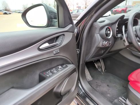 Used 2024 Alfa Romeo Stelvio Veloce AWD/4WD image 21