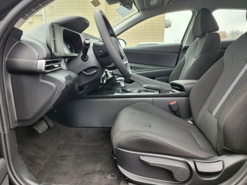 New 2026 Hyundai Elantra SE FWD image 18