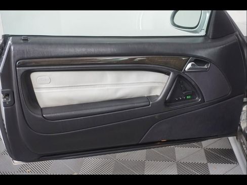 Used 2002 Mercedes-Benz SL 500 image 17