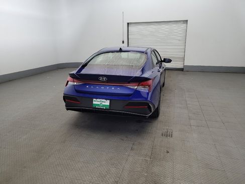 Used 2024 Hyundai Elantra SEL FWD image 7