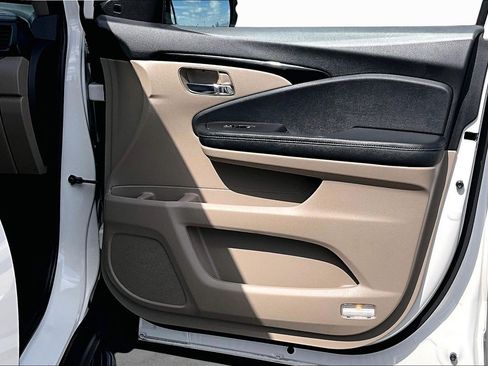Used 2019 Honda Pilot Touring image 18