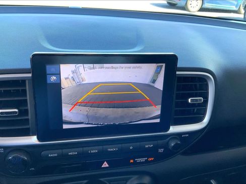 Used 2024 Hyundai Venue SEL image 29