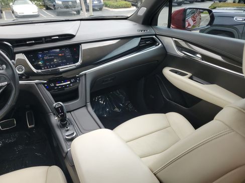 Used 2024 Cadillac XT6 Sport w/ Technology Package AWD/4WD image 19