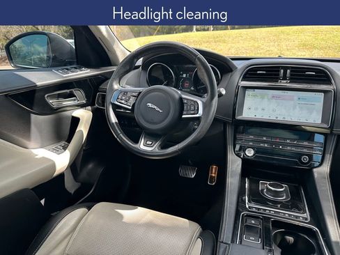 Used 2020 Jaguar F-PACE R-Sport image 12