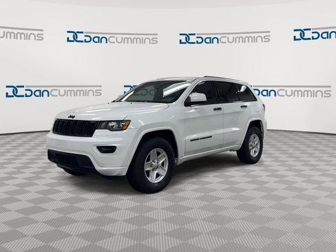 Used 2019 Jeep Grand Cherokee Altitude AWD/4WD image 4
