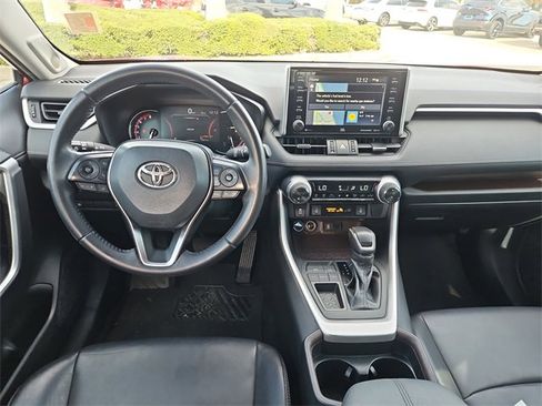 Used 2020 Toyota RAV4 Limited image 9
