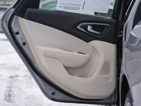 Used 2015 Chrysler 200 Limited image 19