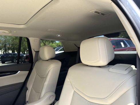 Certified 2025 Cadillac XT6 Premium Luxury w/ LPO, Floor Liner Package AWD/4WD image 17