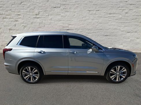 Used 2025 Cadillac XT6 Premium Luxury image 4