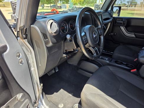 Used 2015 Jeep Wrangler Unlimited Sport w/ Connectivity Group AWD/4WD image 12