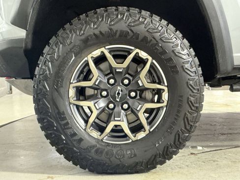 Used 2025 Chevrolet Colorado ZR2 w/ Technology Package image 20
