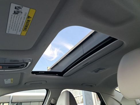 Used 2022 Hyundai Elantra Limited w/ Cargo Package image 35